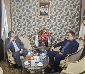 نشست معاون وزیر صمت با مدیر عامل شرکت شهرک‌های صنعتی استان کرمانشاه در فرودگاه کرمانشاه  